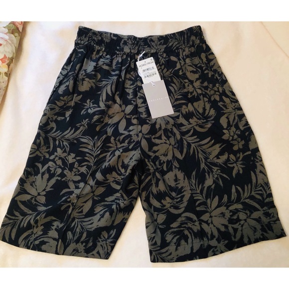 Chelsea28 pleated pull on shorts - Picture 4 of 6